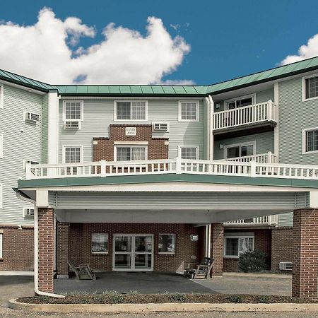 Hotel Baymont By Wyndham Essex Burlington Area Extérieur photo