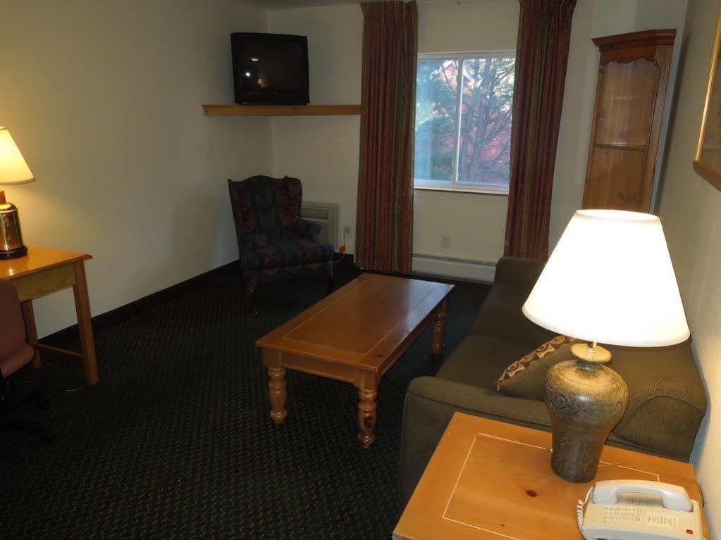 Hotel Baymont By Wyndham Essex Burlington Area Extérieur photo