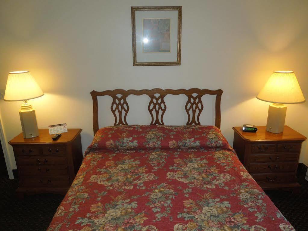 Hotel Baymont By Wyndham Essex Burlington Area Extérieur photo