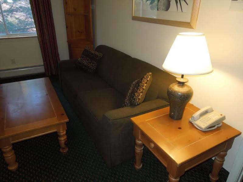 Hotel Baymont By Wyndham Essex Burlington Area Extérieur photo