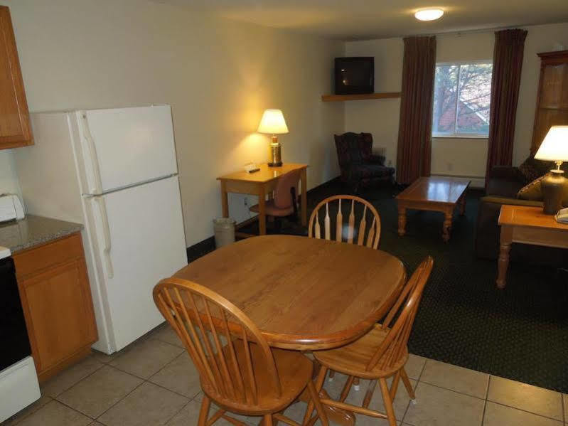 Hotel Baymont By Wyndham Essex Burlington Area Extérieur photo