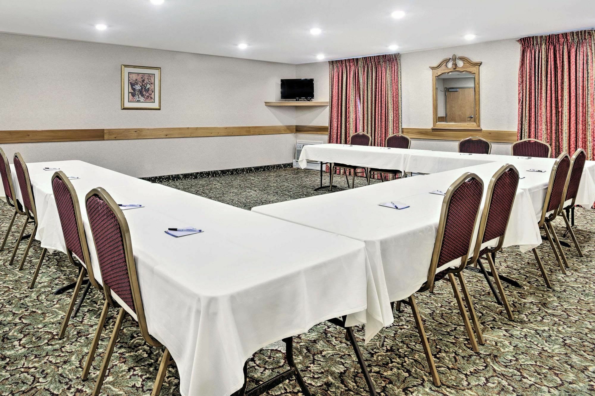 Hotel Baymont By Wyndham Essex Burlington Area Extérieur photo