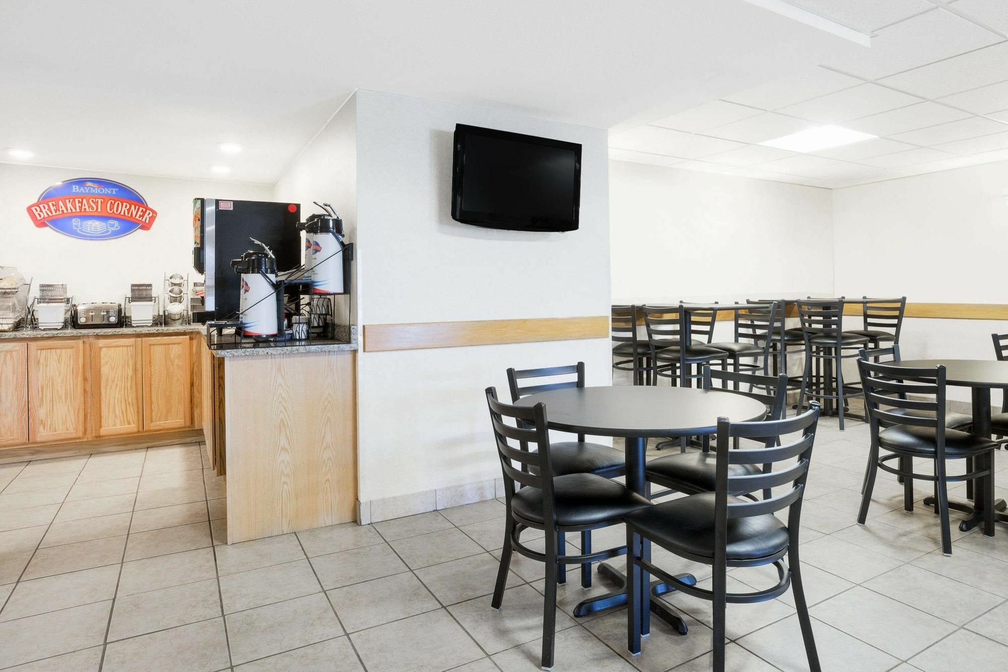 Hotel Baymont By Wyndham Essex Burlington Area Extérieur photo