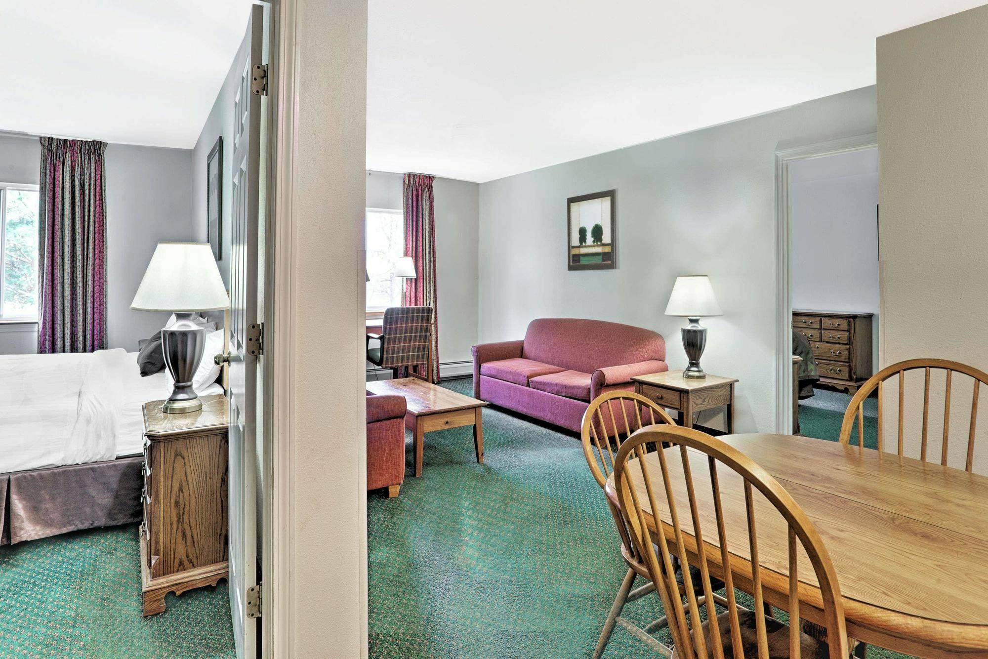 Hotel Baymont By Wyndham Essex Burlington Area Extérieur photo