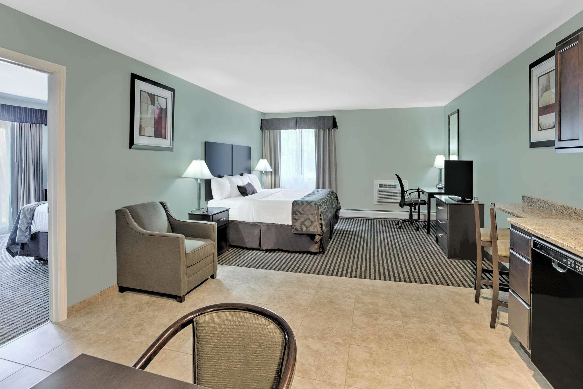 Hotel Baymont By Wyndham Essex Burlington Area Extérieur photo