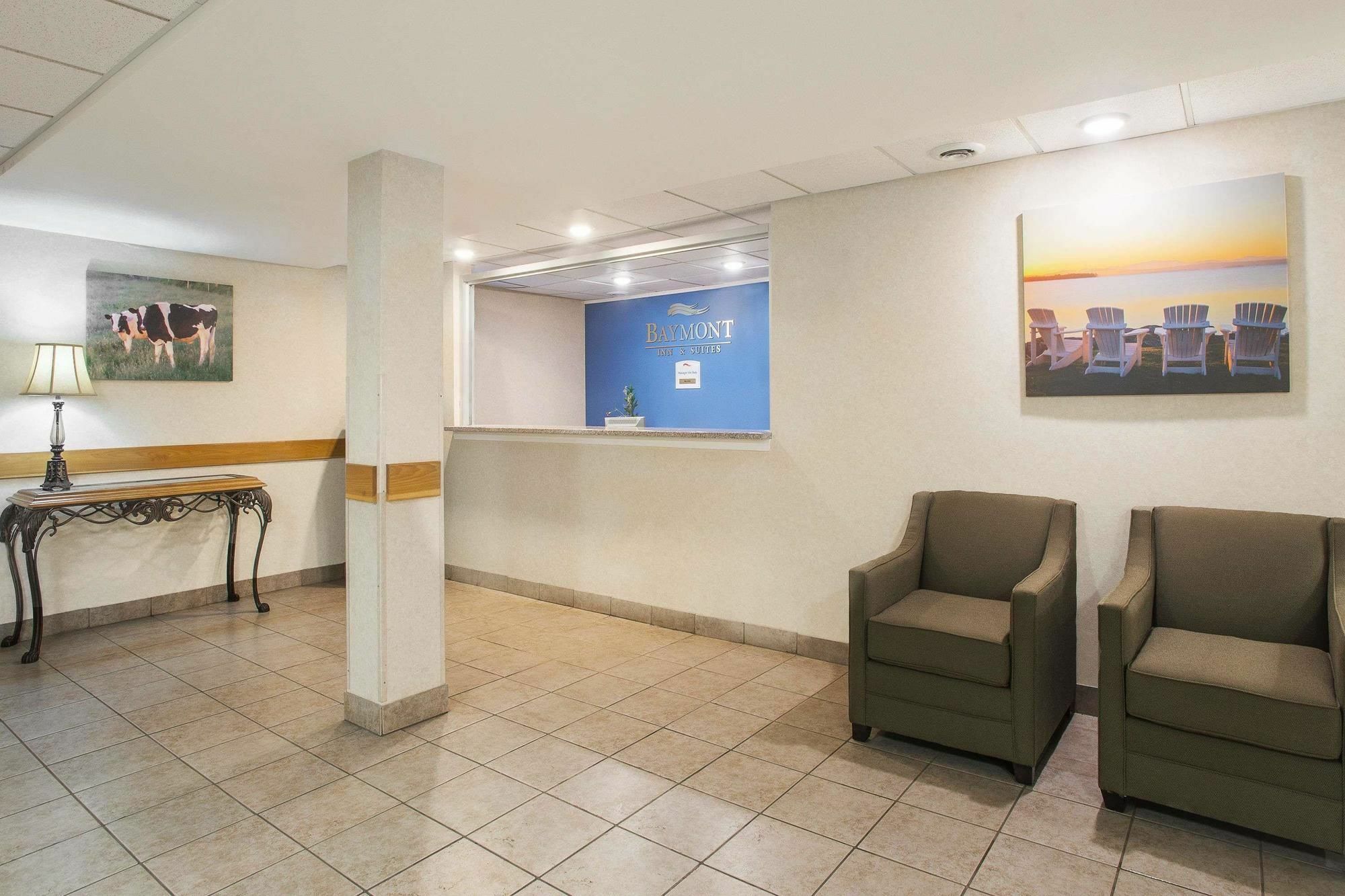 Hotel Baymont By Wyndham Essex Burlington Area Extérieur photo